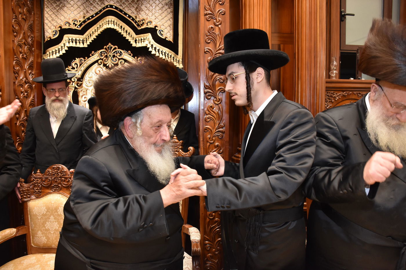 שמחת אירוסי בן האדמו"ר מקודינוב עם נכדת הגרש"א שטרן