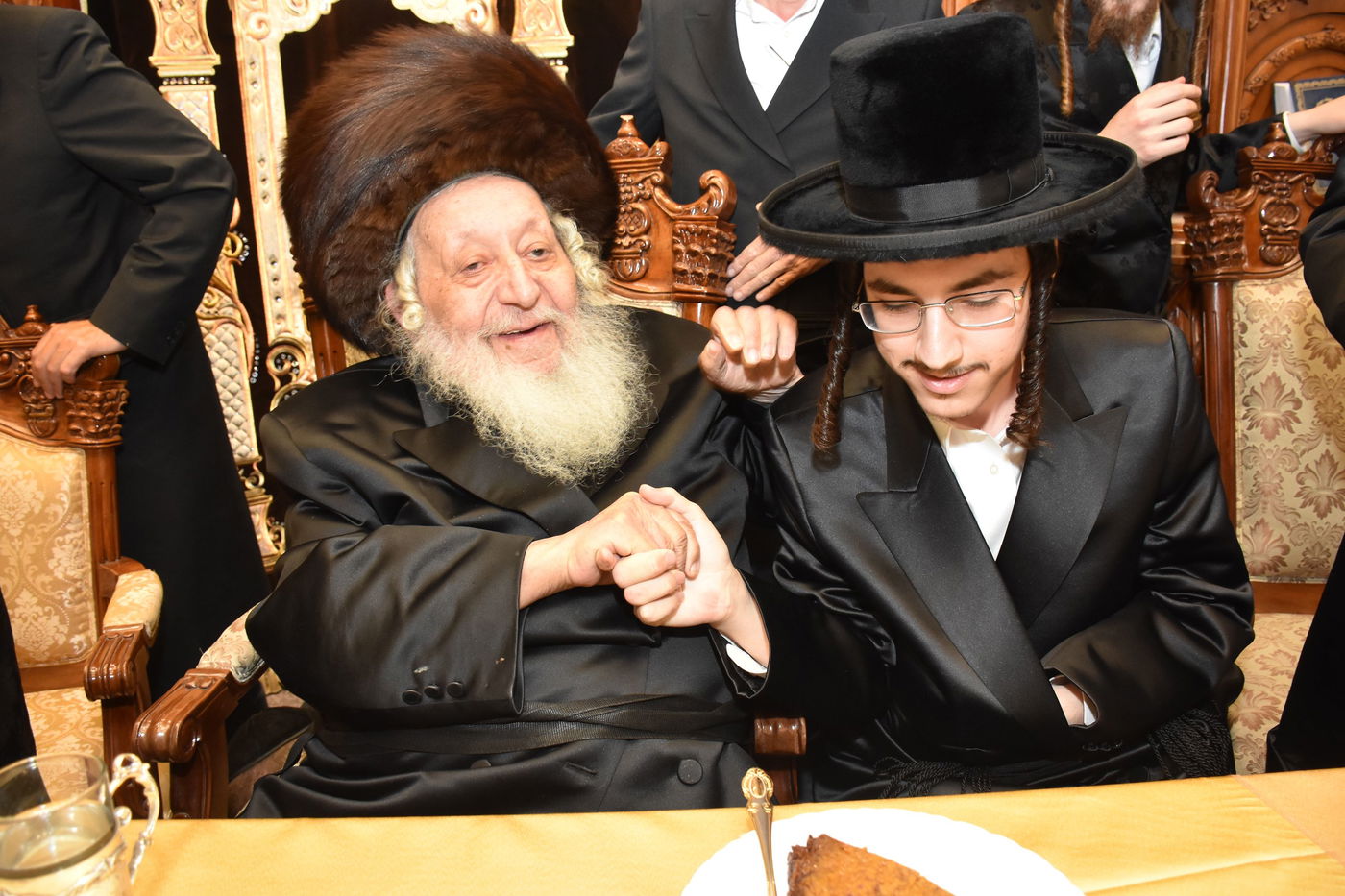 שמחת אירוסי בן האדמו"ר מקודינוב עם נכדת הגרש"א שטרן