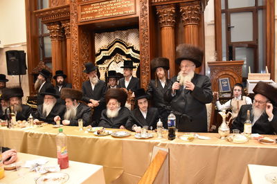 שמחת אירוסי בן האדמו"ר מקודינוב עם נכדת הגרש"א שטרן