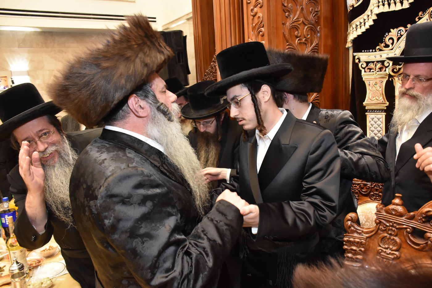 שמחת אירוסי בן האדמו"ר מקודינוב עם נכדת הגרש"א שטרן