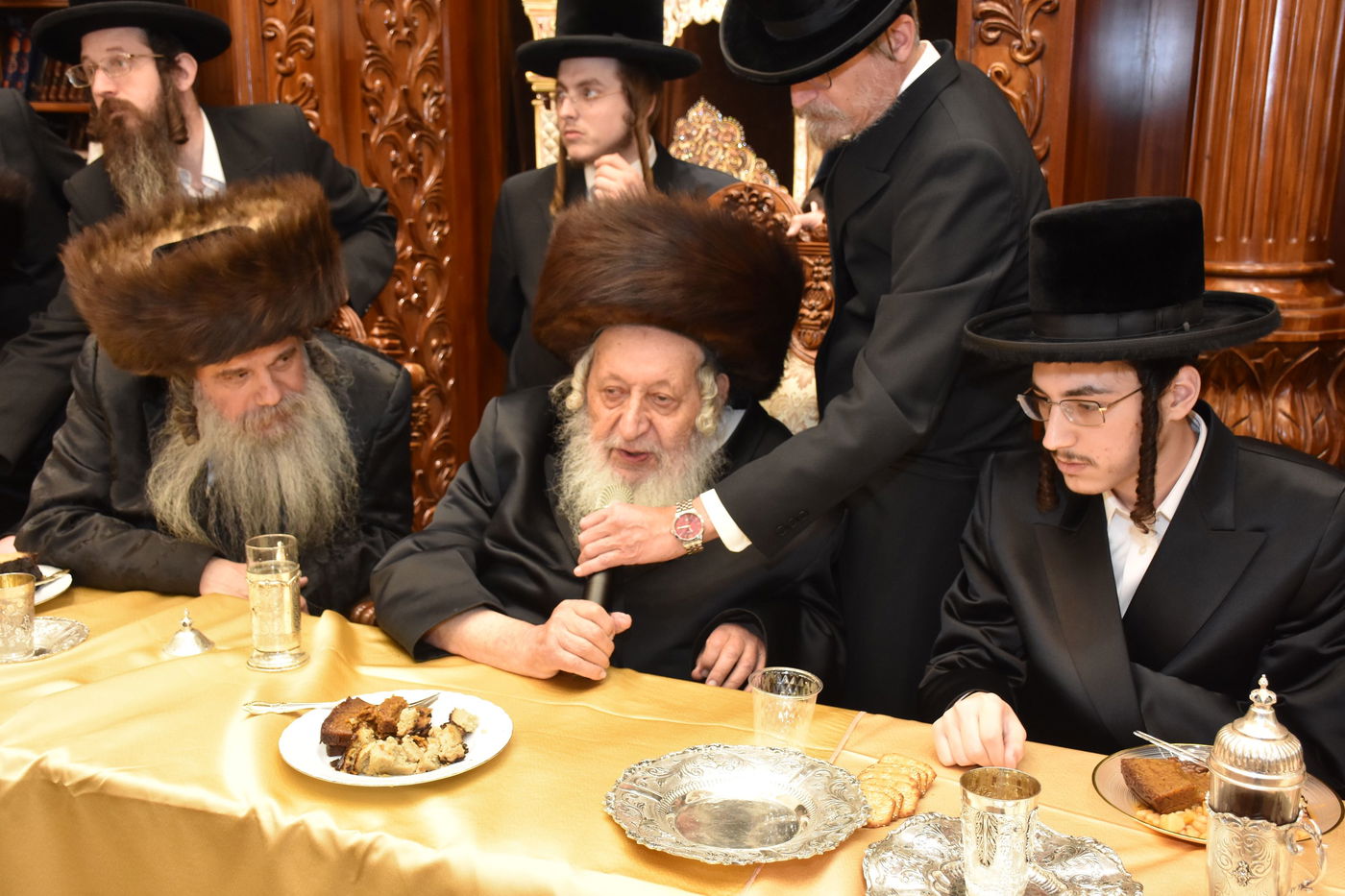 שמחת אירוסי בן האדמו"ר מקודינוב עם נכדת הגרש"א שטרן