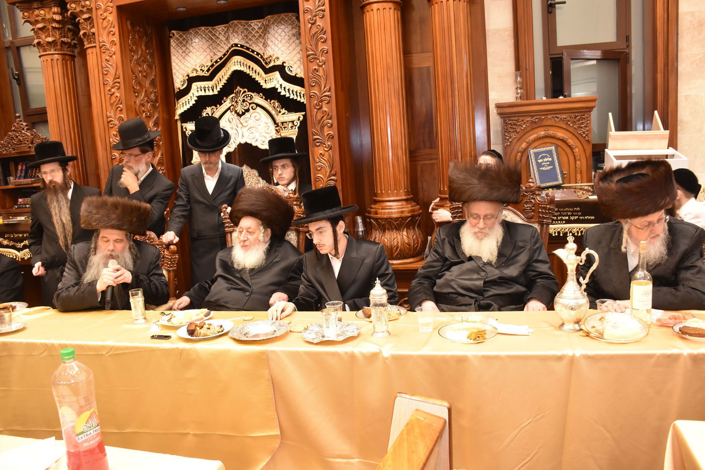 שמחת אירוסי בן האדמו"ר מקודינוב עם נכדת הגרש"א שטרן