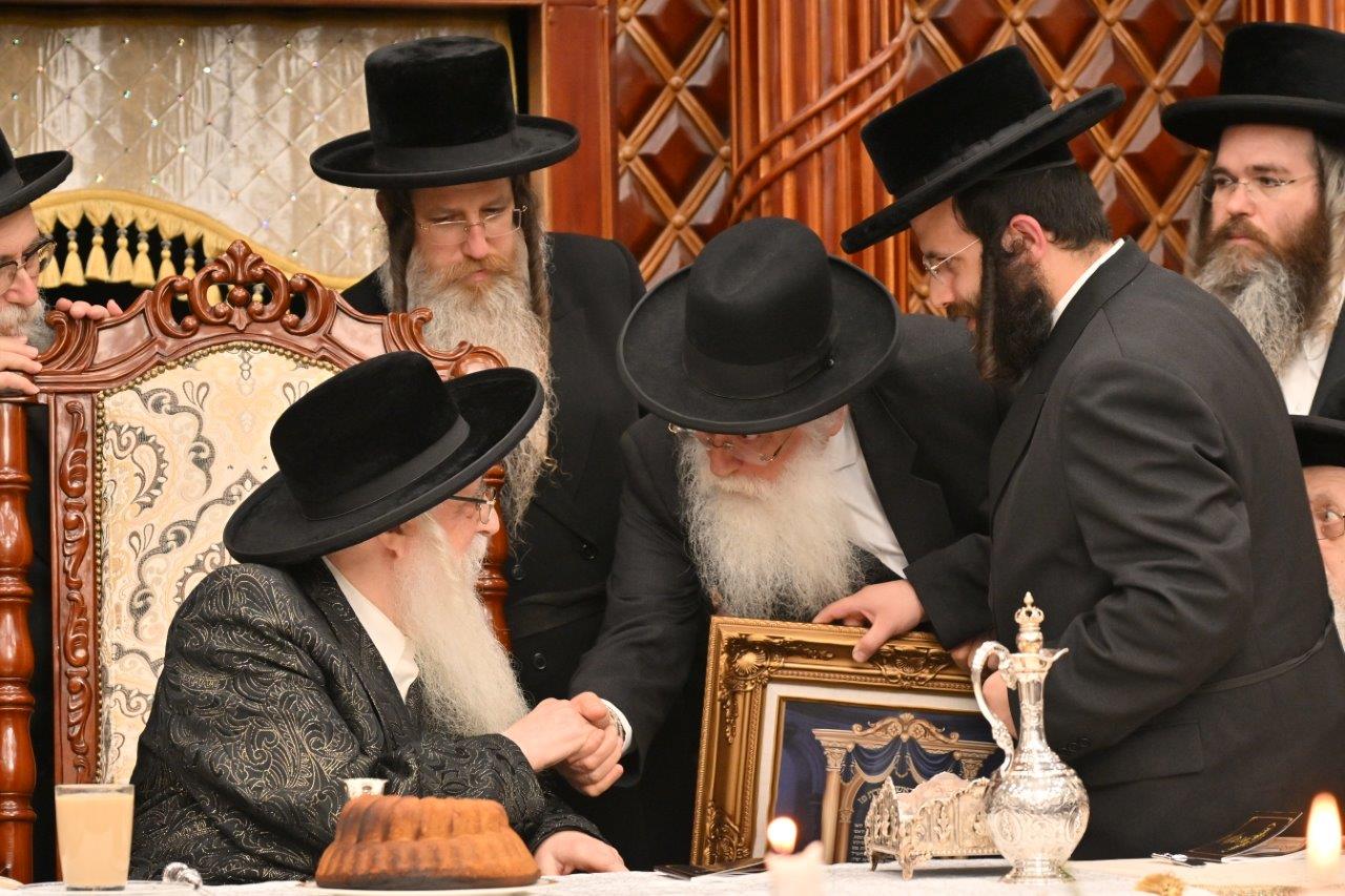 מעמד חנוכת בית המדרש צאנז בבית שמש