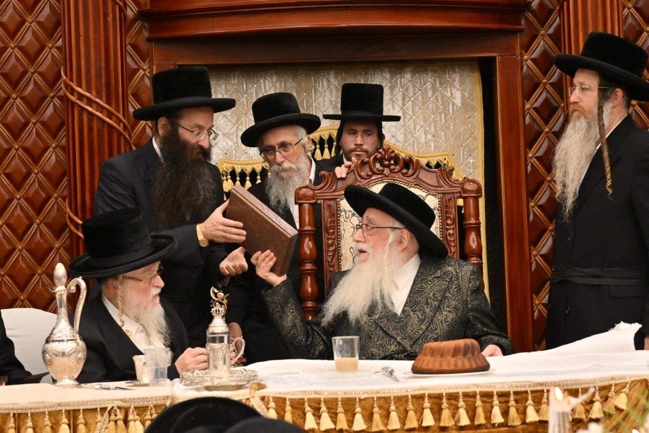 מעמד חנוכת בית המדרש צאנז בבית שמש