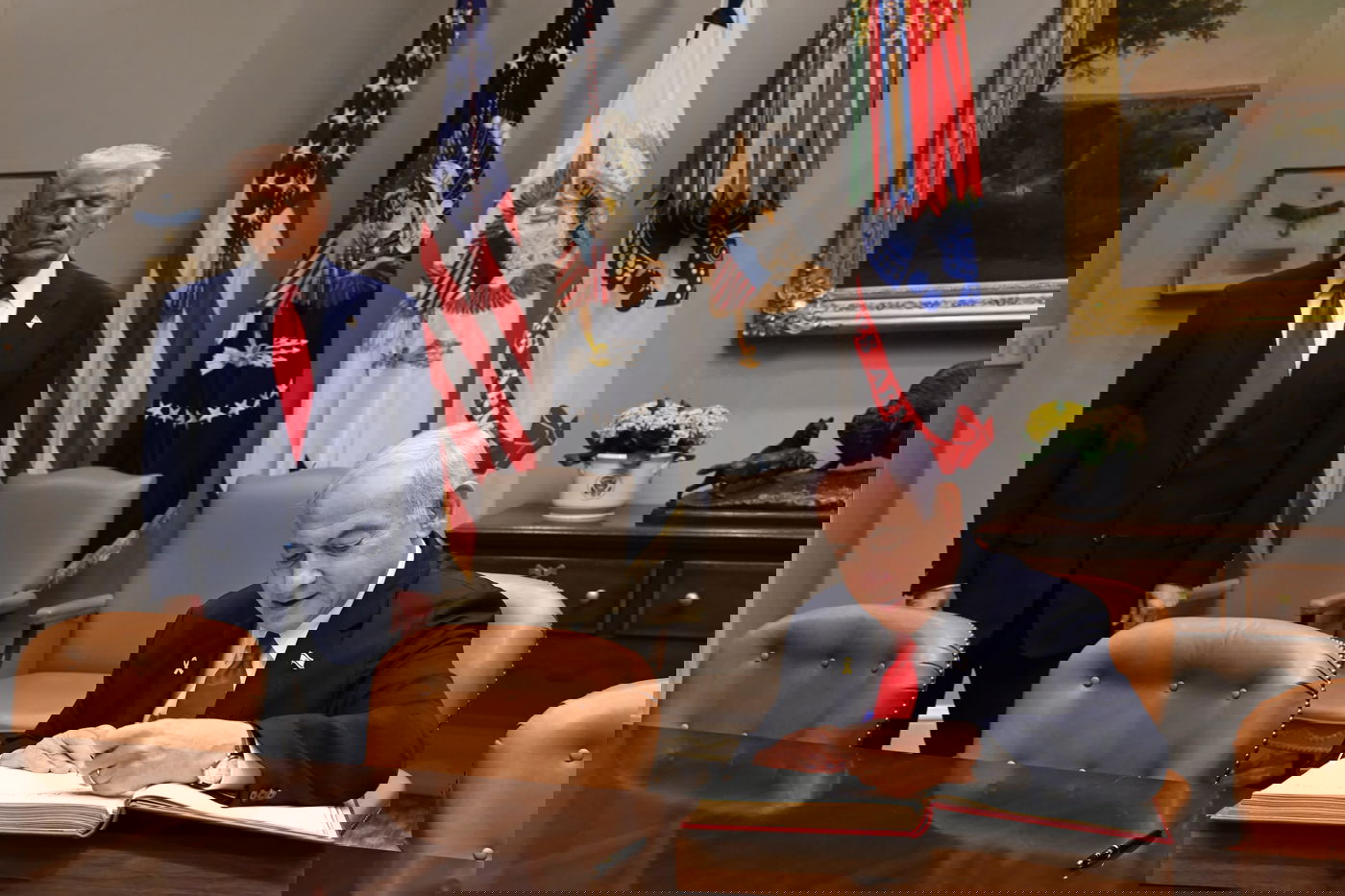 ראש הממשלה בנימין נתניהו מתקבל בבית הלבן על-ידי נשיא ארצות-הברית דונלד טראמפ