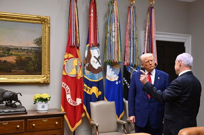 ראש הממשלה בנימין נתניהו מתקבל בבית הלבן על-ידי נשיא ארצות-הברית דונלד טראמפ