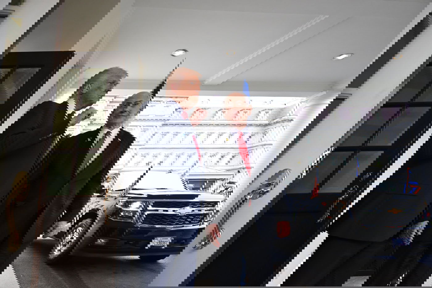 טראמפ ונתניהו בכניסה לבית הלבן