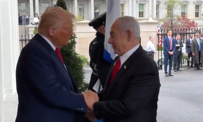 נתניהו וטראמפ בכניסה לבית הלבן