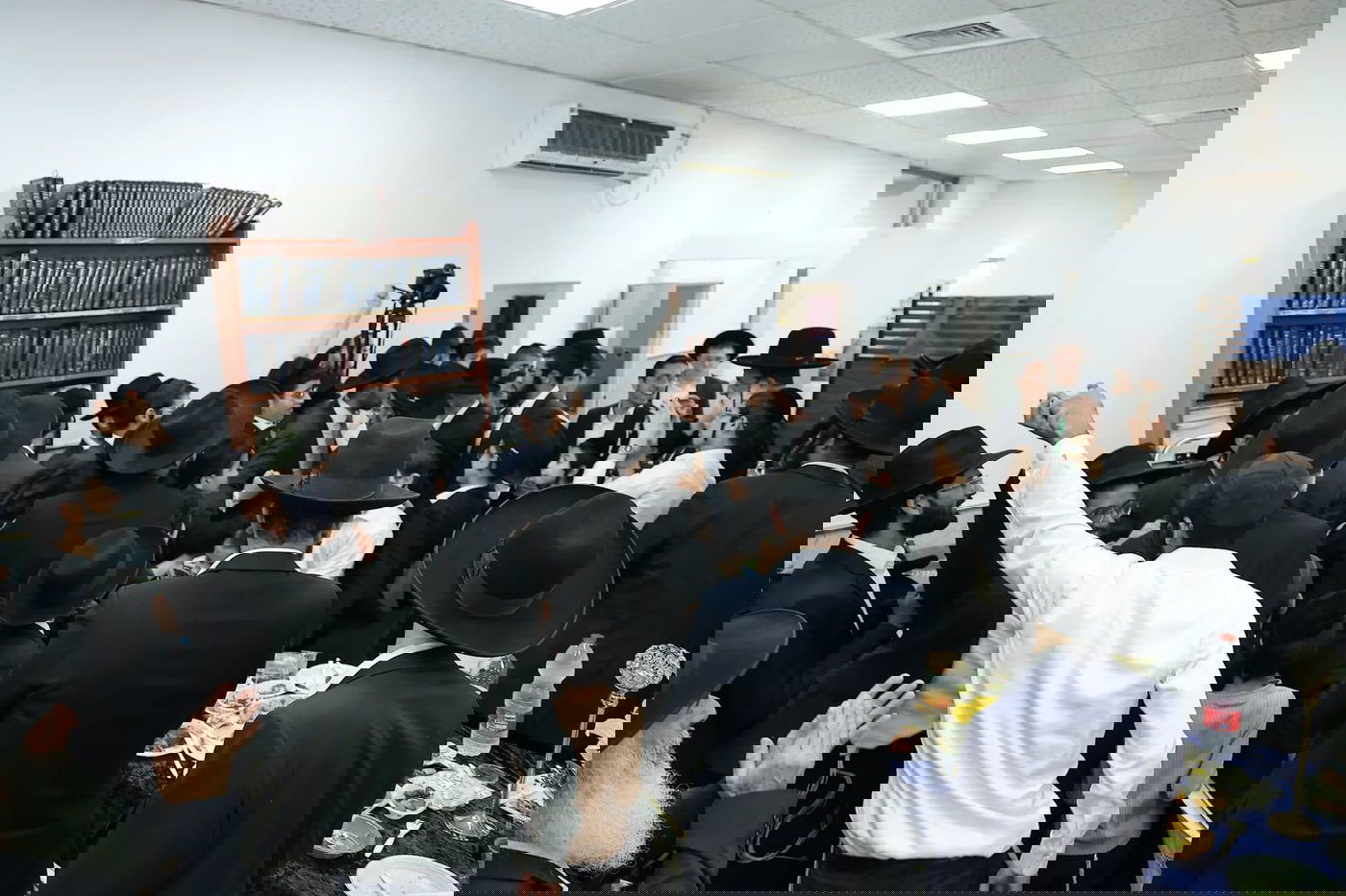 הכנסת ספר תורה לביהמ"ד 'היכל שלום' במודיעין עילית