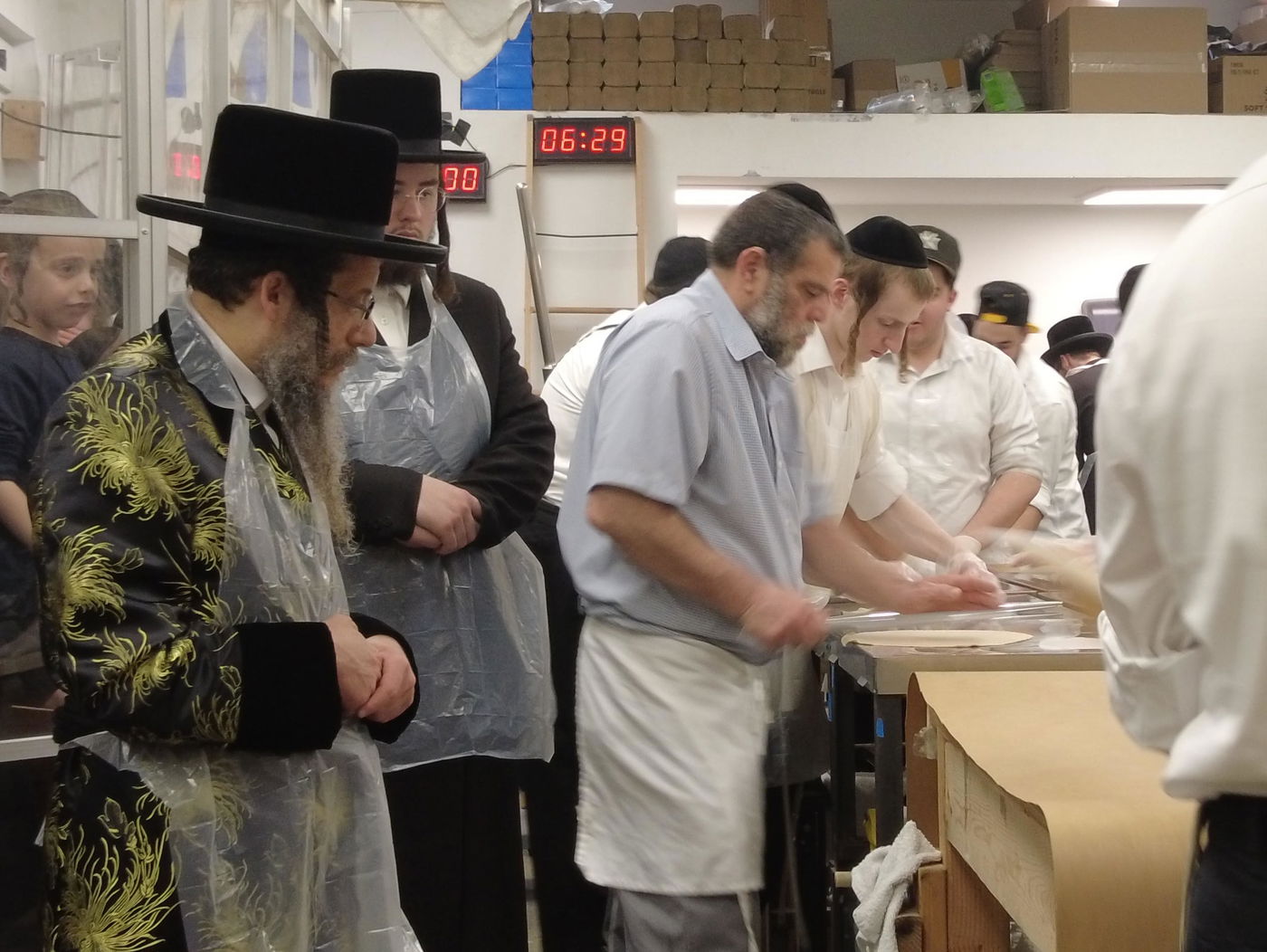 האדמו"ר מסקולען לייקווד באפיית מצות