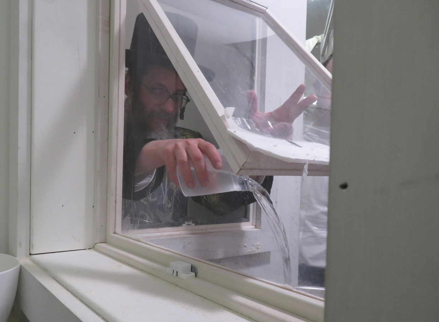 האדמו"ר מסקולען לייקווד באפיית מצות