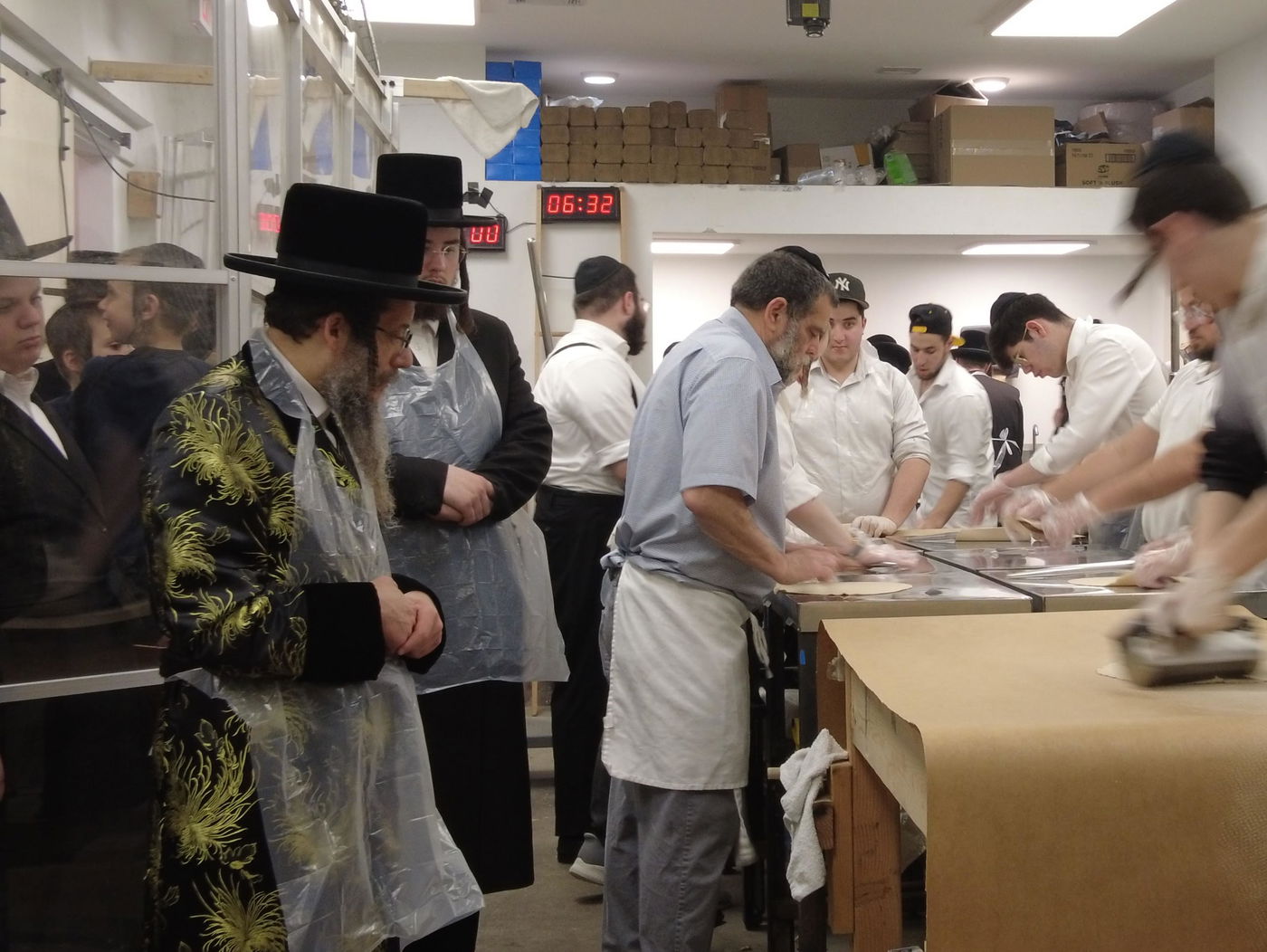 האדמו"ר מסקולען לייקווד באפיית מצות