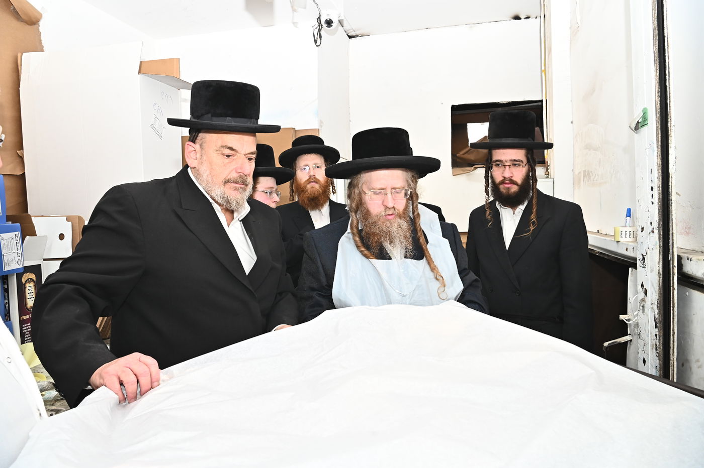 האדמו"ר משומרי אמונים באפיית מצות