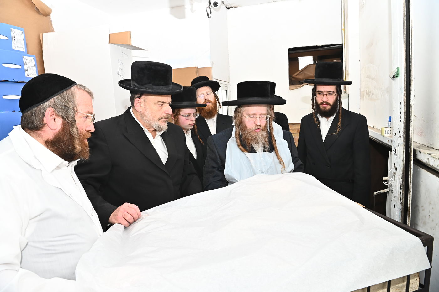 האדמו"ר משומרי אמונים באפיית מצות