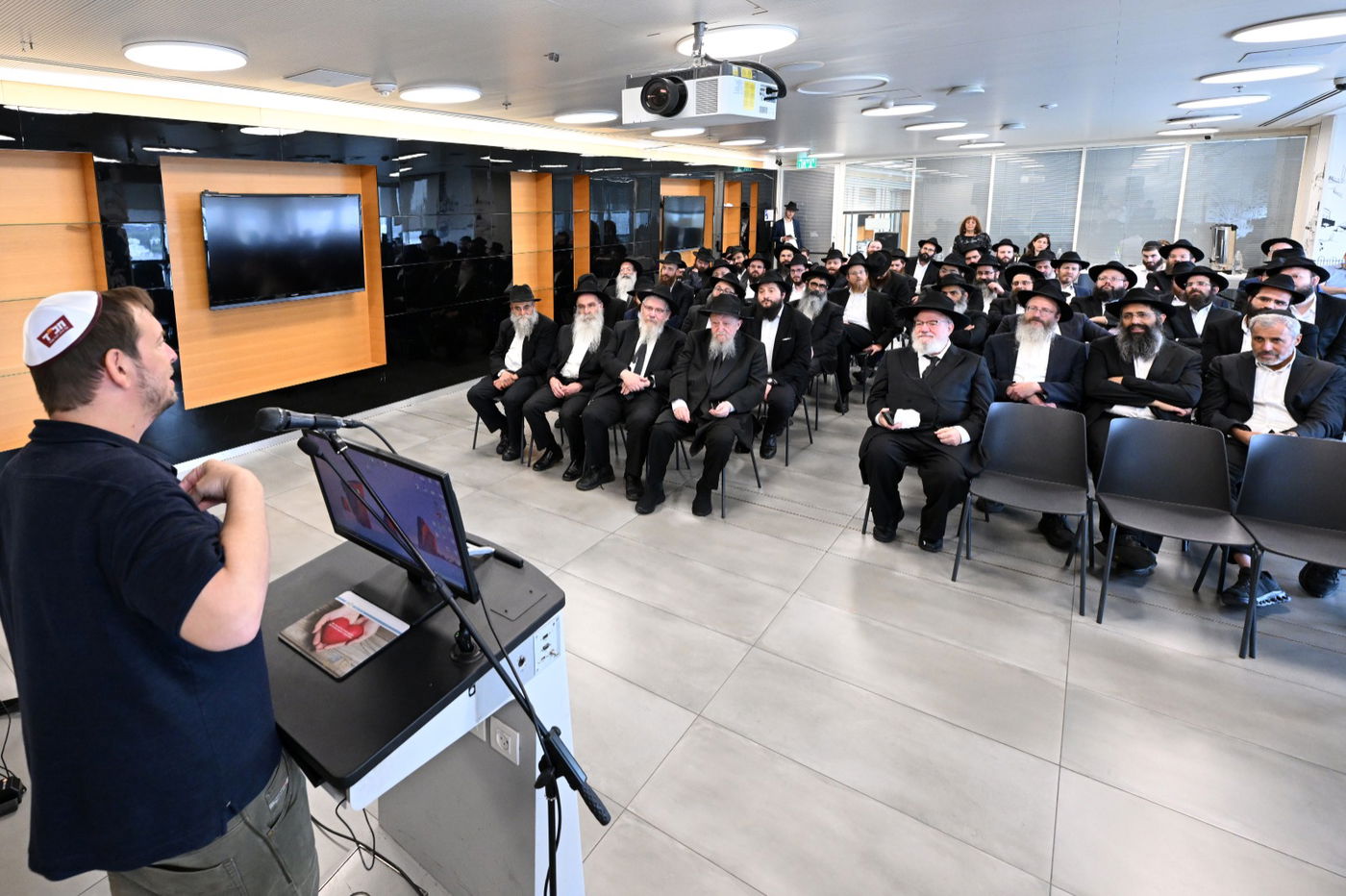 בעיריית תל אביב: חגיגת יום הולדת לרבי מליובאוויטש