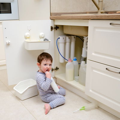 כך תישמרו מפגיעת חומרי ניקוי מסוכנים
