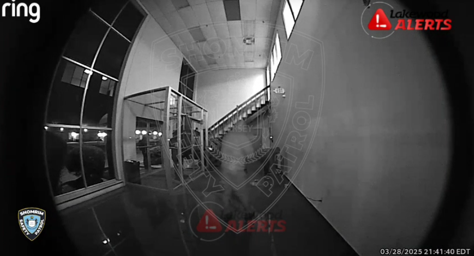 תיעוד הגנבים בבית העסק