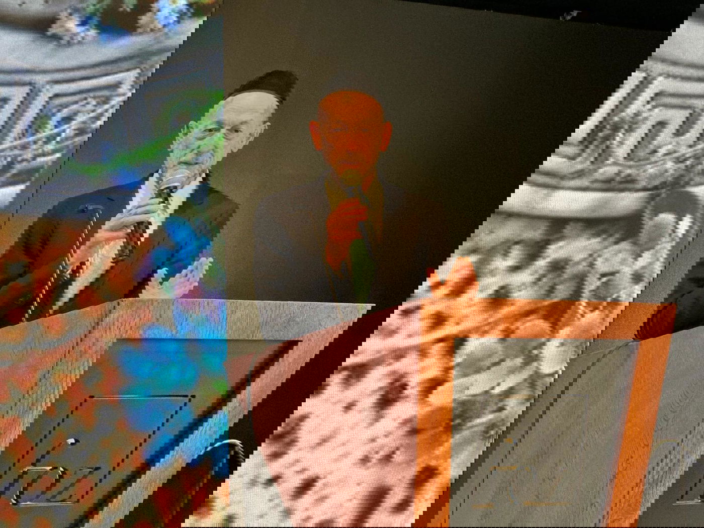 מקלב חילק מצות ויין לניצולי השואה