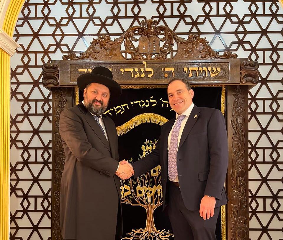 אריה לייטסטון עם הרב איסייב בבאקו