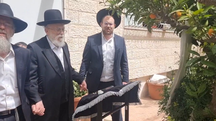 הגרב"ד אלישיב במעמד ברכת האילנות