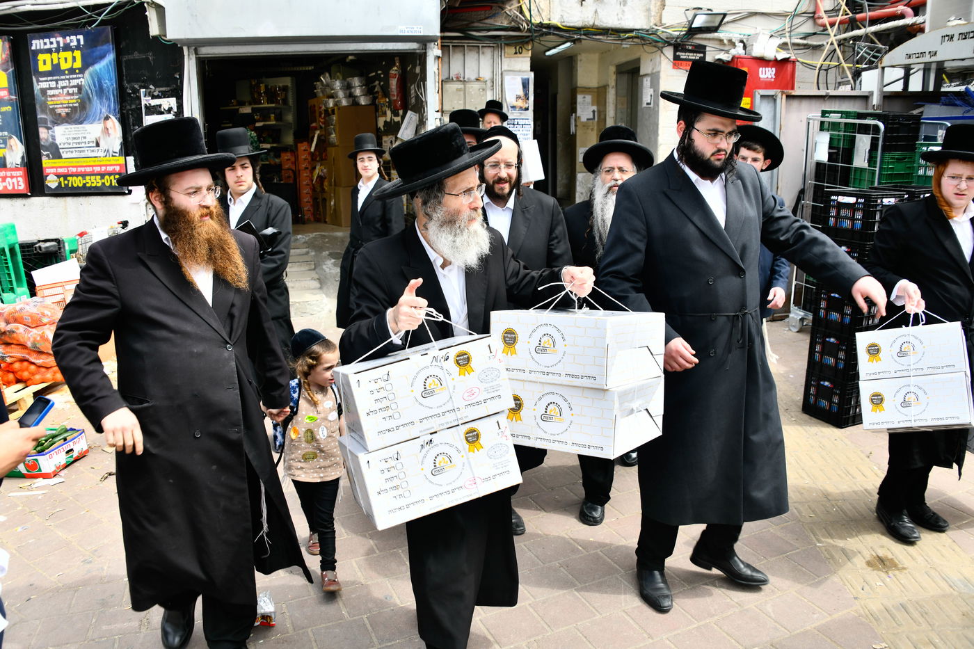 הגה"צ רבי אלימלך בידרמן באפיית מצות