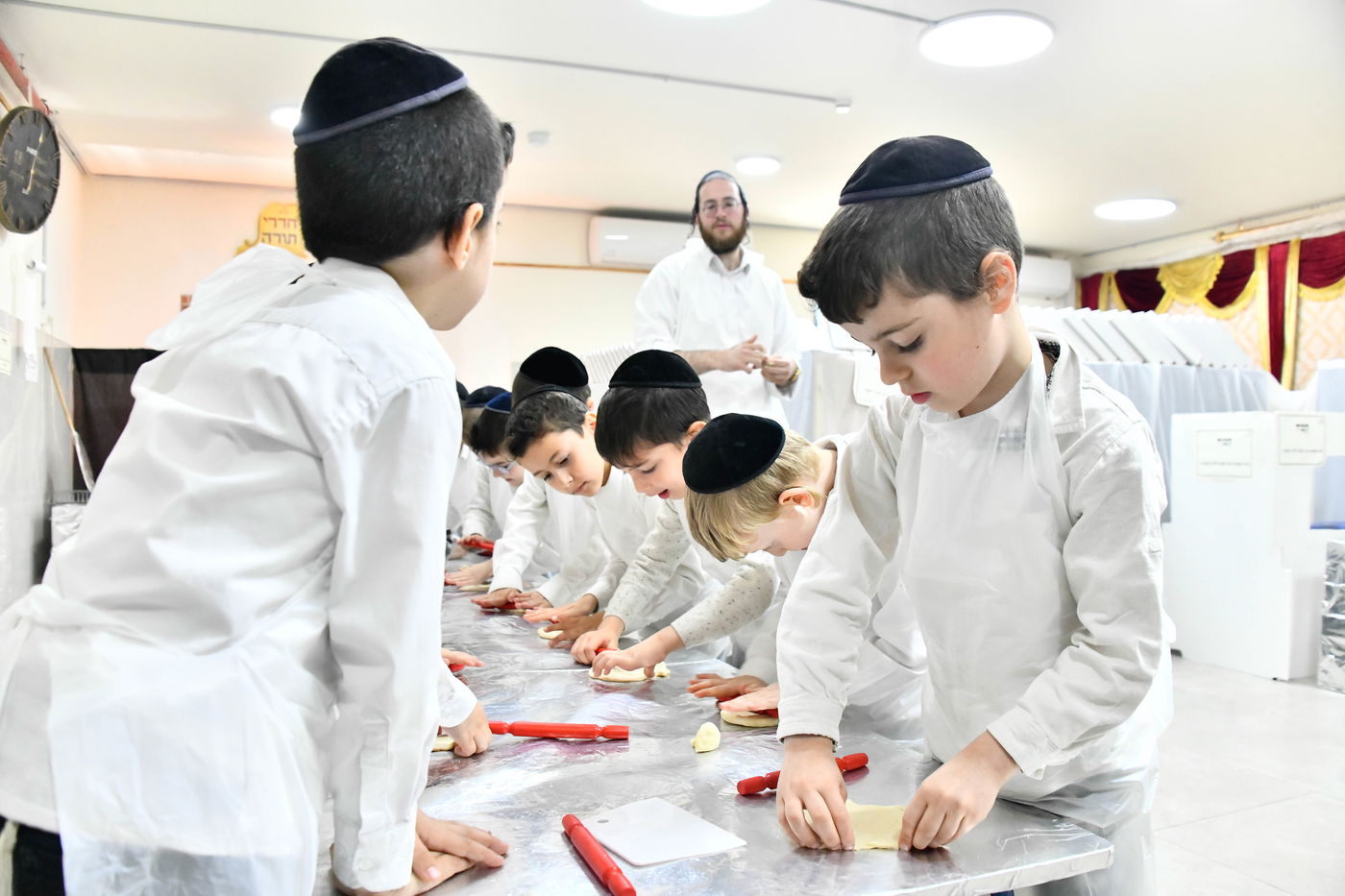 ילדי בני ברק אופים מצות