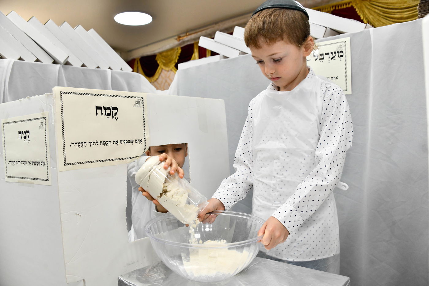 ילדי בני ברק אופים מצות