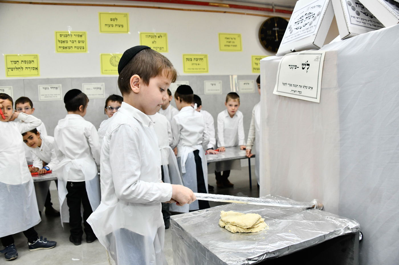 ילדי בני ברק אופים מצות