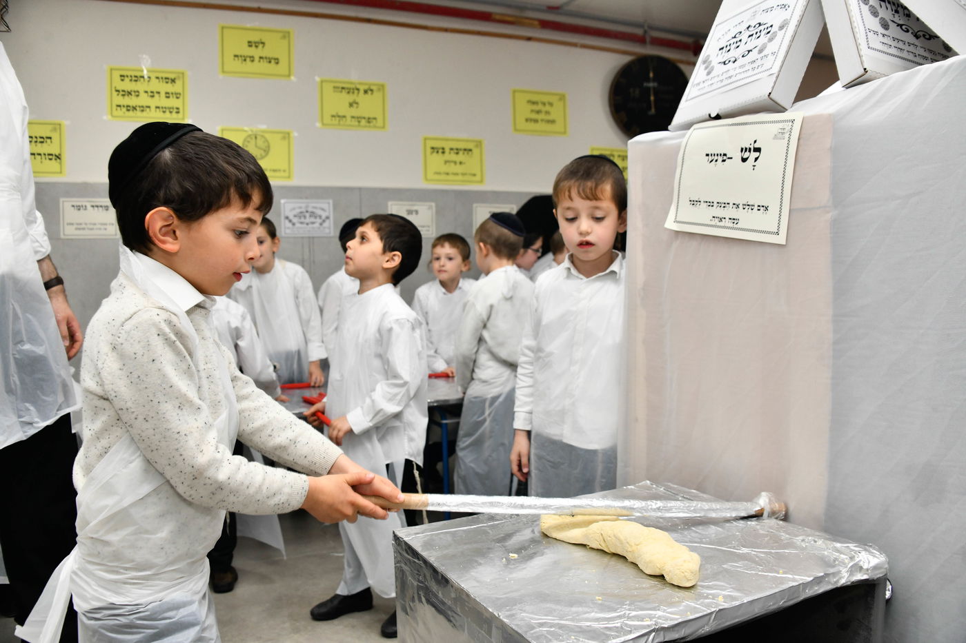 ילדי בני ברק אופים מצות