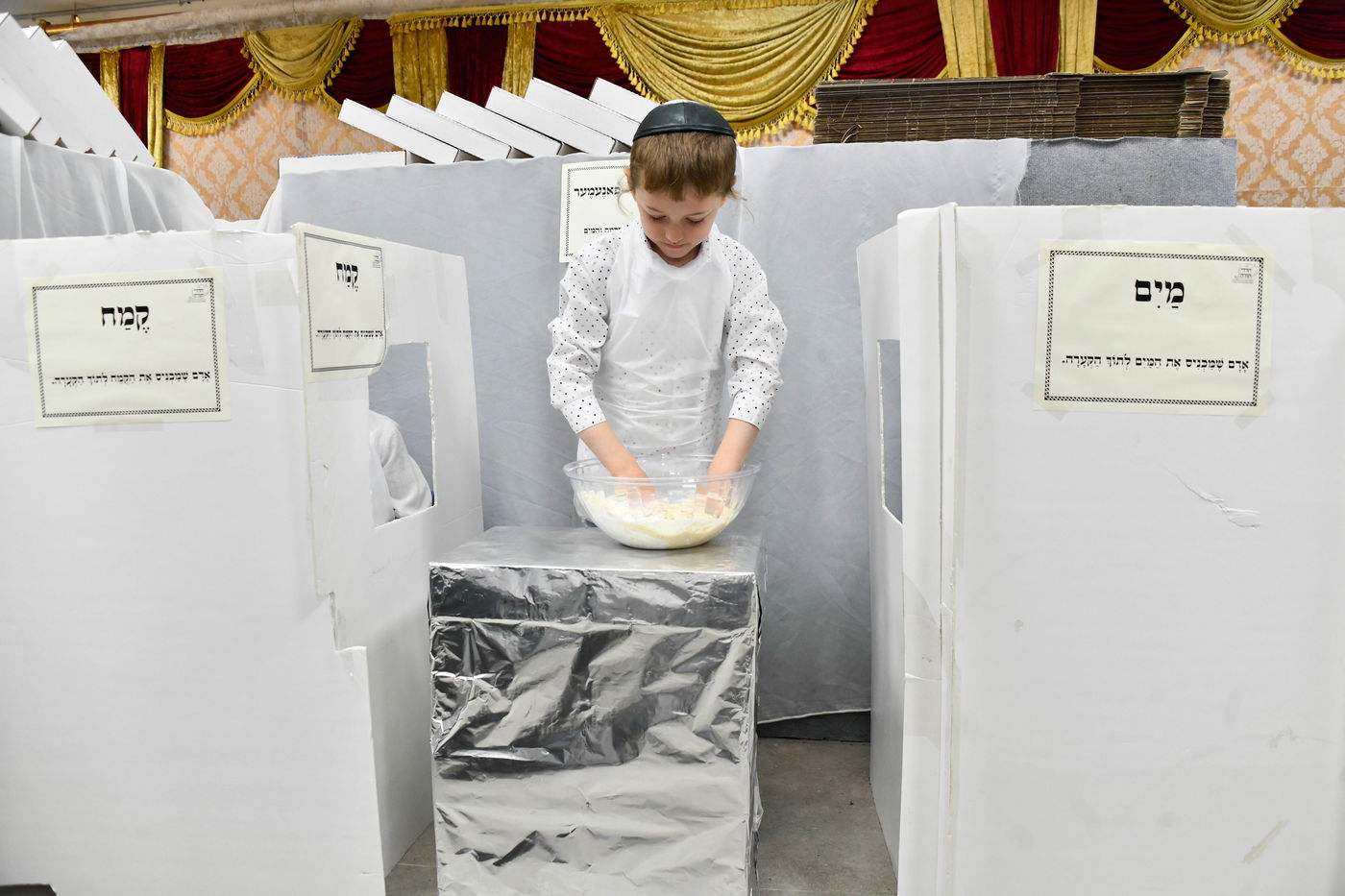 ילדי בני ברק אופים מצות