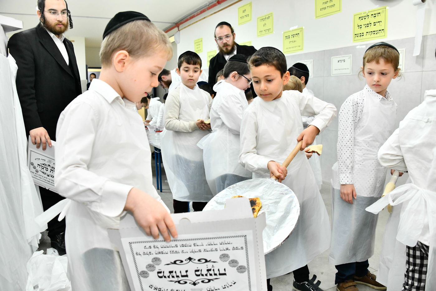 ילדי בני ברק אופים מצות