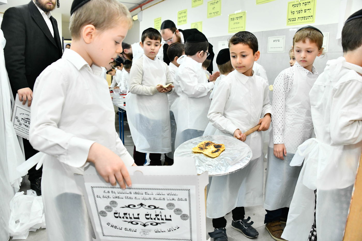 ילדי בני ברק אופים מצות