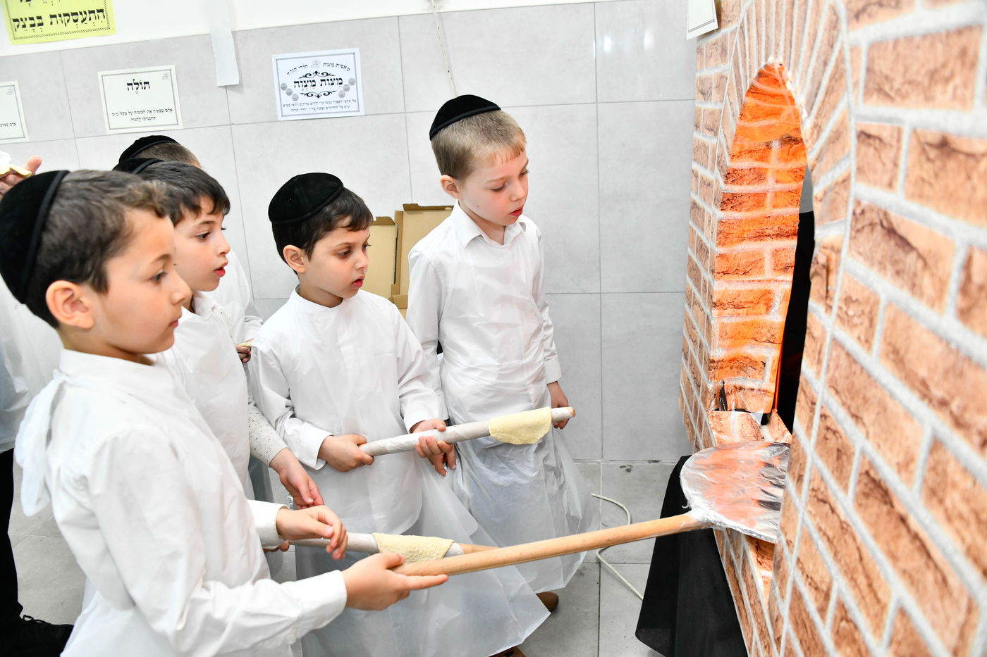 ילדי בני ברק אופים מצות