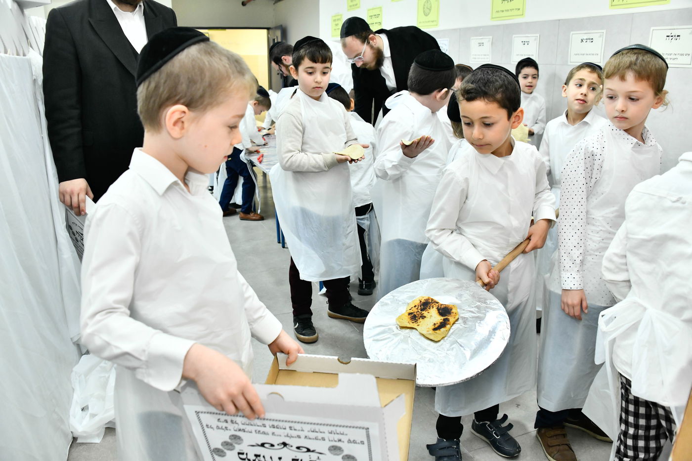 ילדי בני ברק אופים מצות