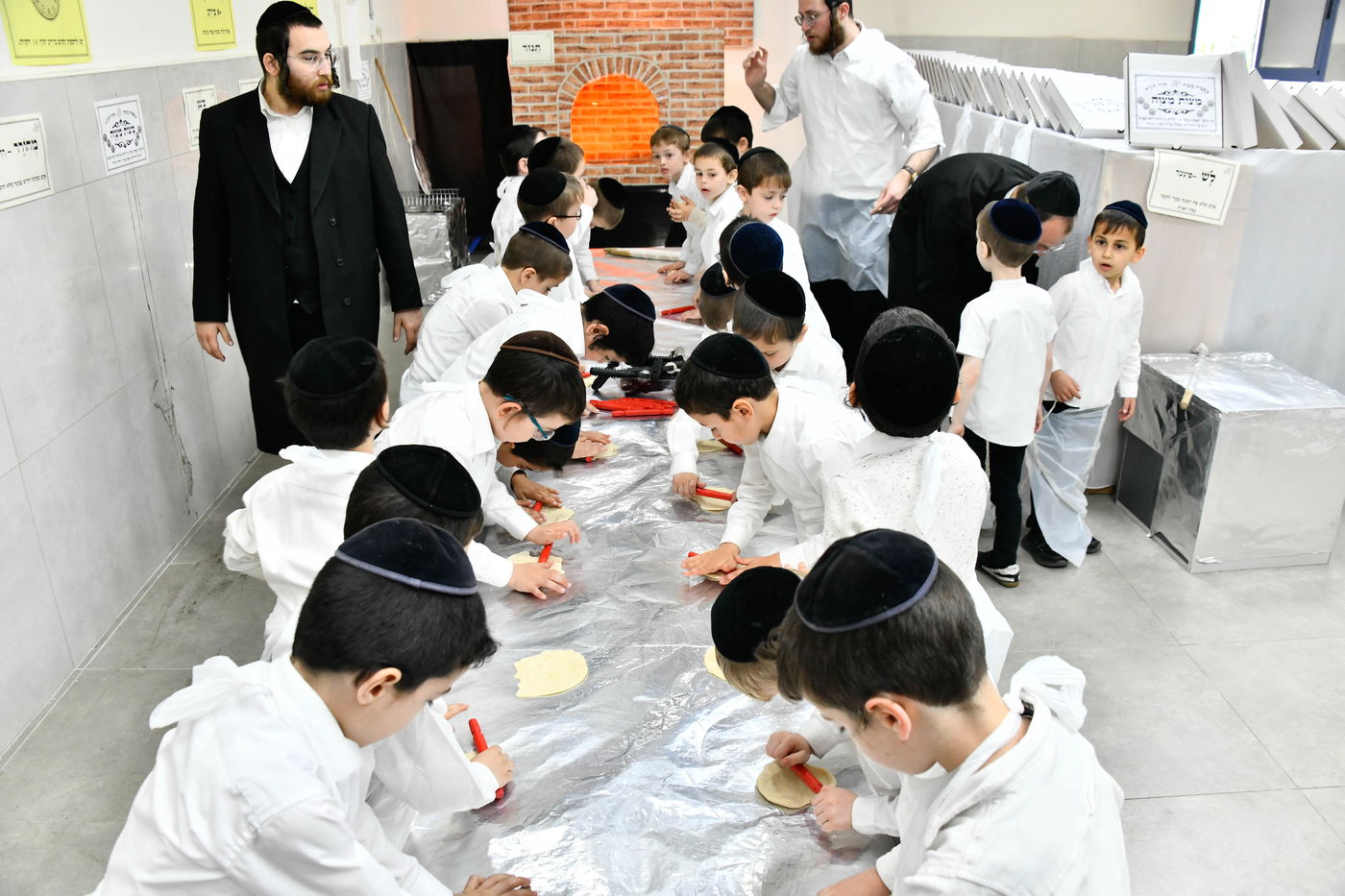 ילדי בני ברק אופים מצות