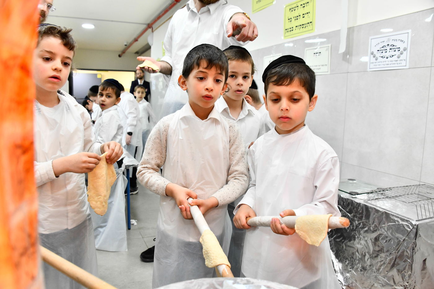 ילדי בני ברק אופים מצות