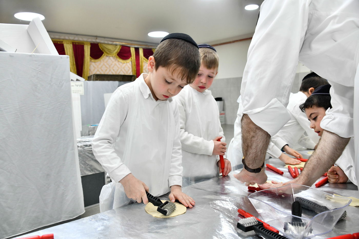 ילדי בני ברק אופים מצות