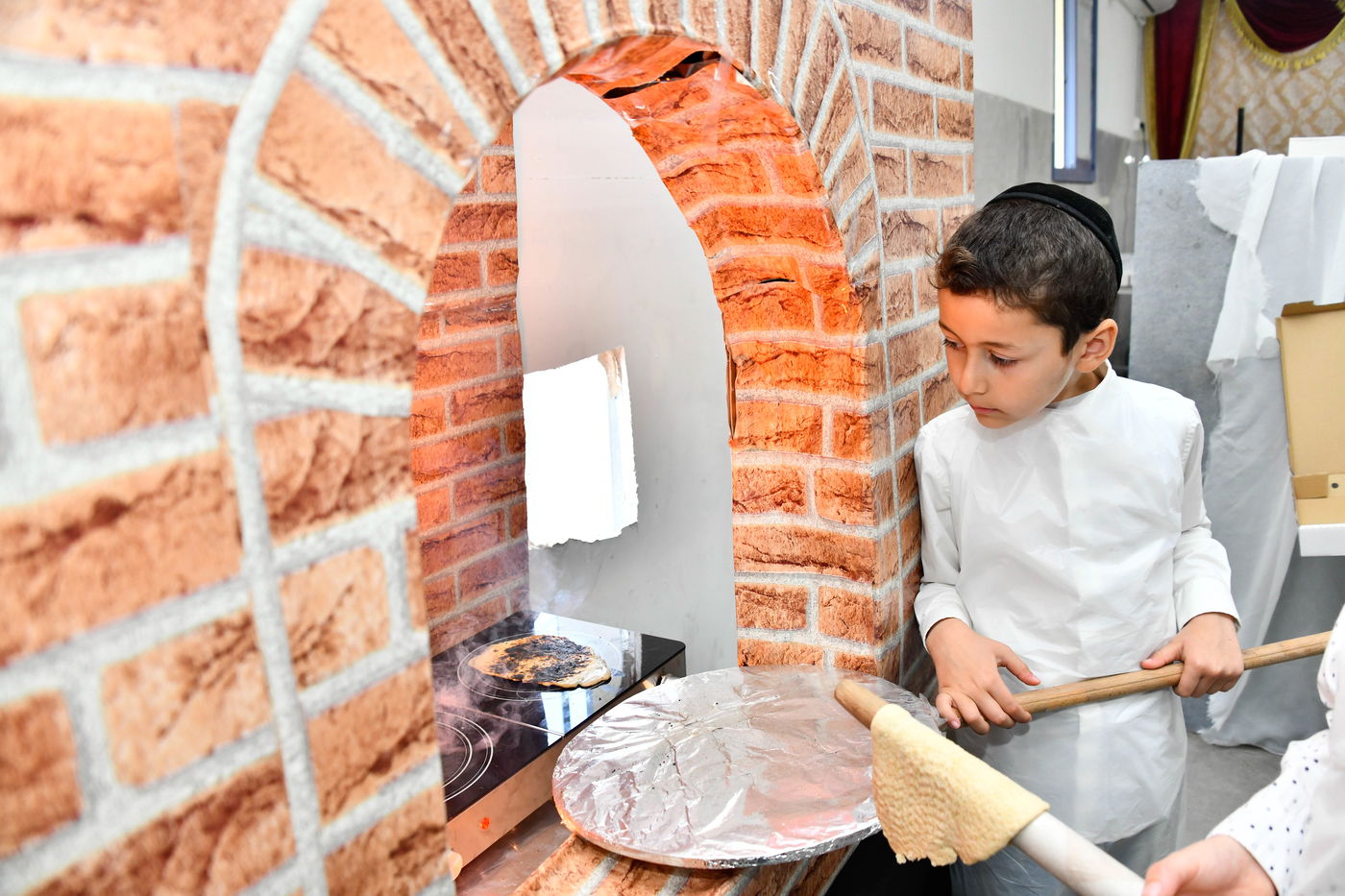 ילדי בני ברק אופים מצות