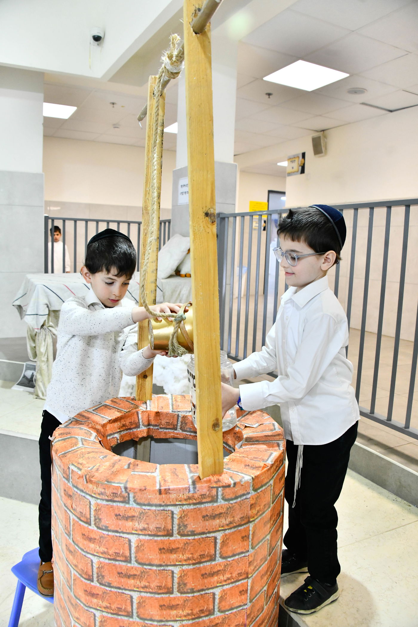 ילדי בני ברק אופים מצות