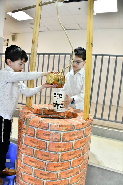 ילדי בני ברק אופים מצות