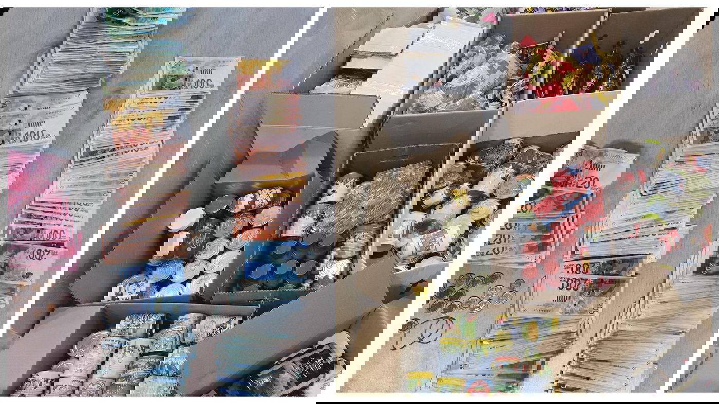 הכסף והמצרכים שנתפסו