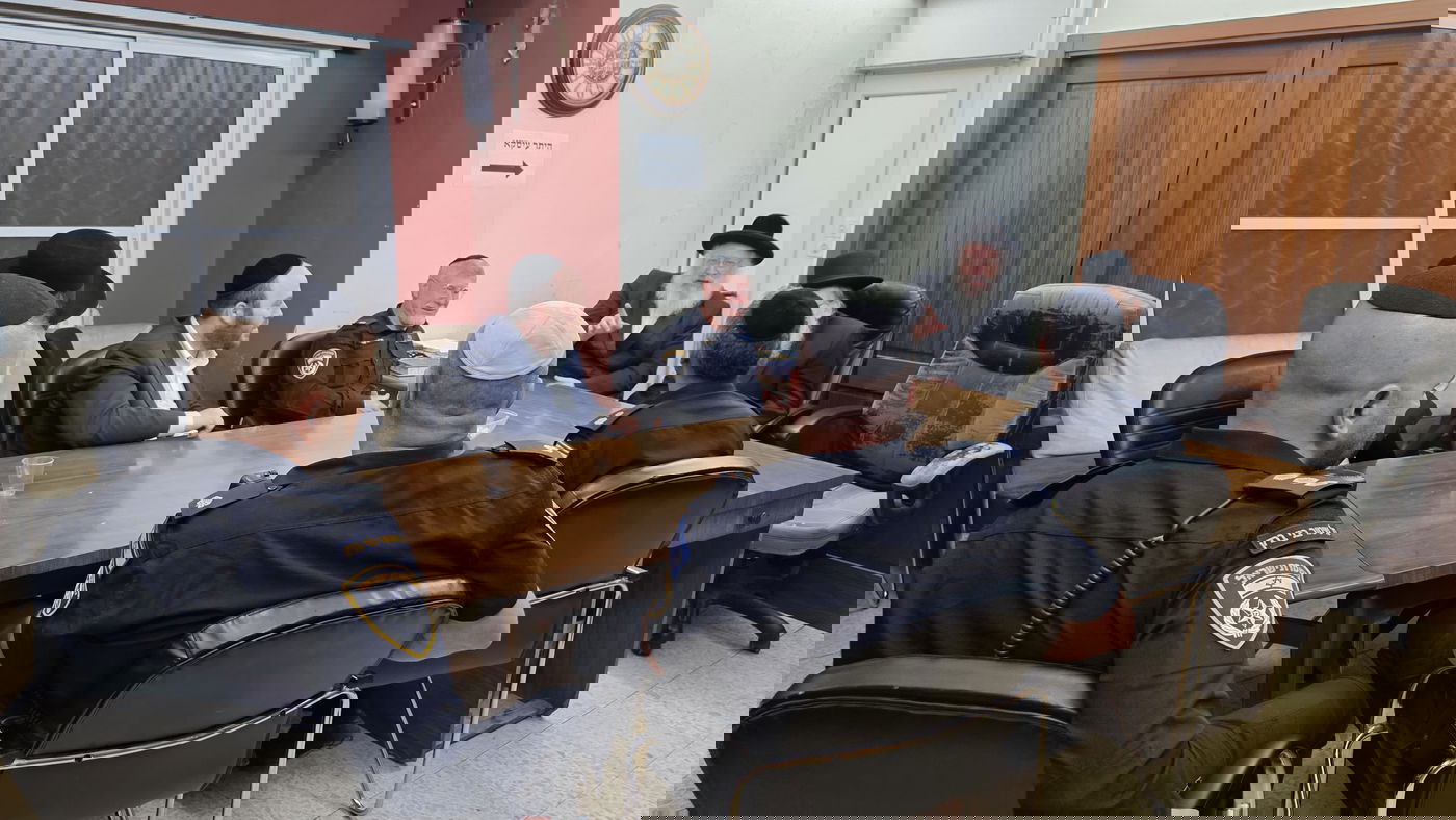 מפקד תחנת בני ברק בביקור אצל רבני העיר