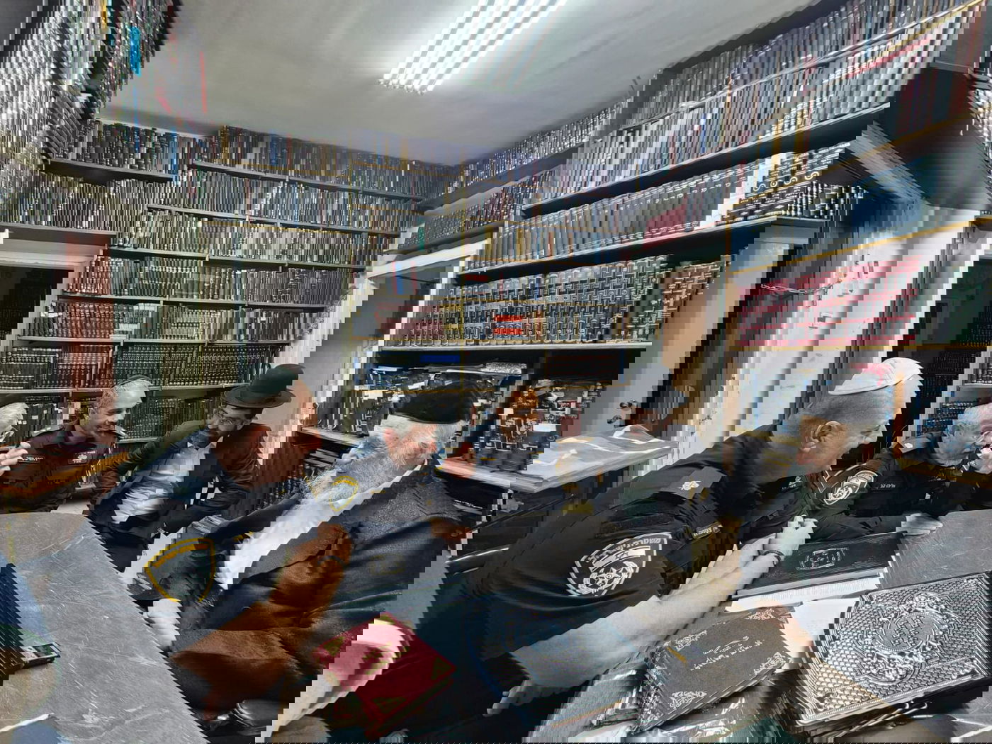 מפקד תחנת בני ברק בביקור אצל רבני העיר