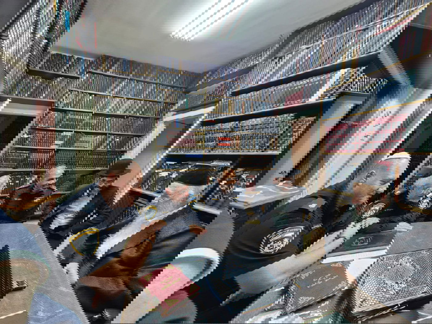 מפקד תחנת בני ברק בביקור אצל רבני העיר