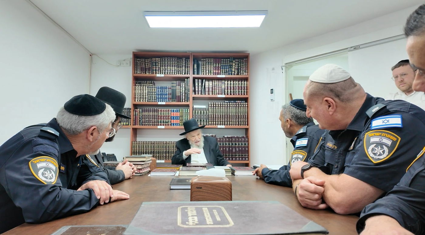 מפקד תחנת בני ברק בביקור אצל רבני העיר