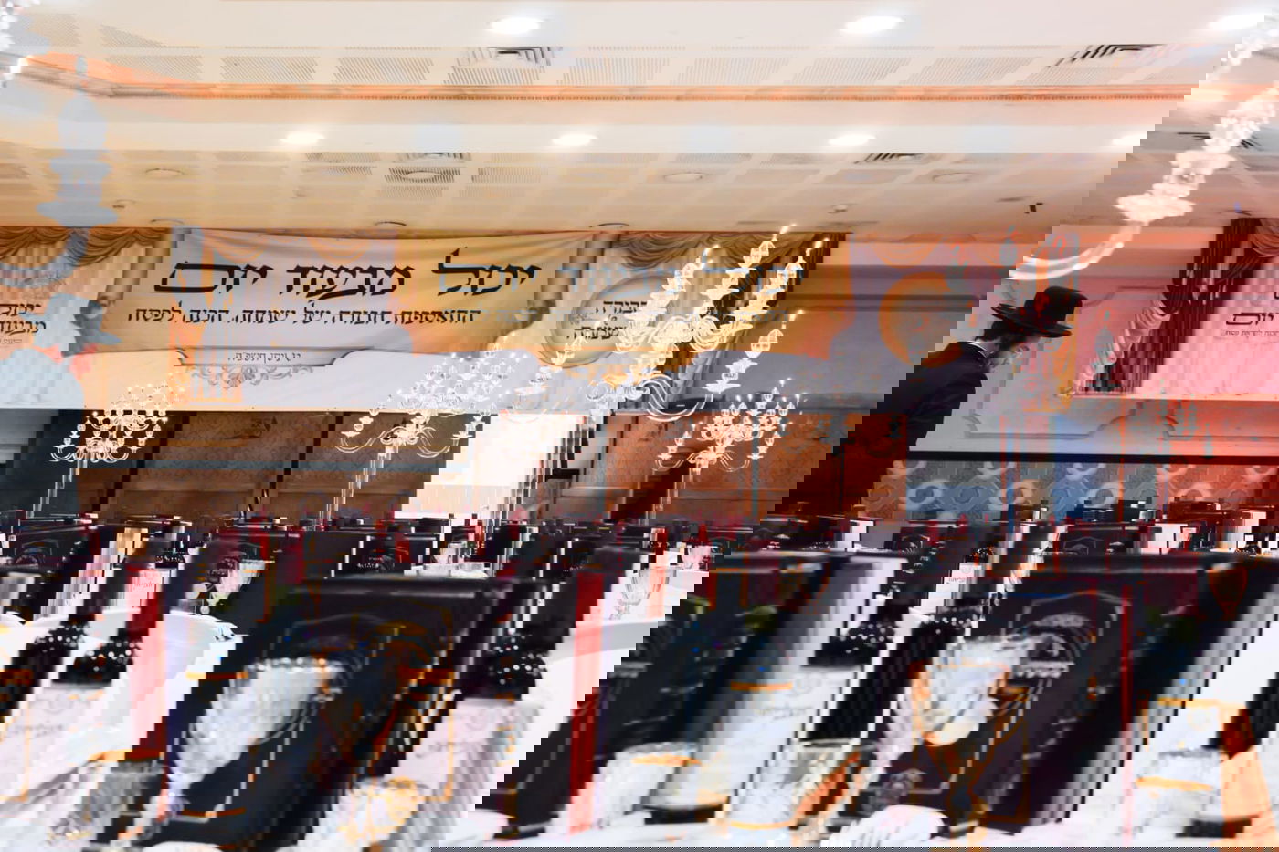  התוועדות ליל הסדר יחודית לבחורים מארגון 'חבורה של שמחה' בחצה"ק גור