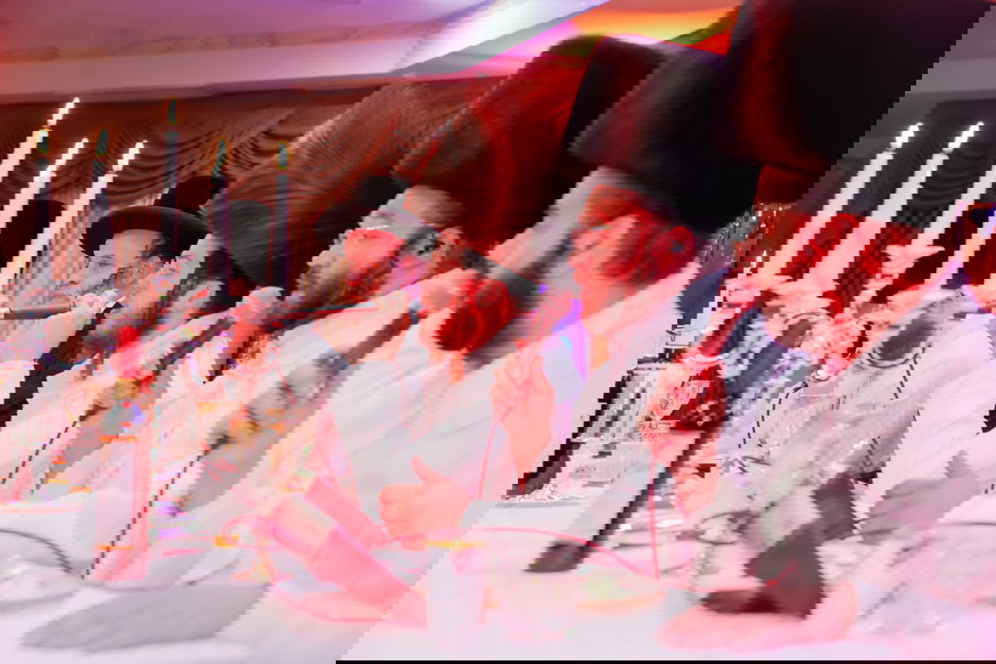  התוועדות ליל הסדר יחודית לבחורים מארגון 'חבורה של שמחה' בחצה"ק גור