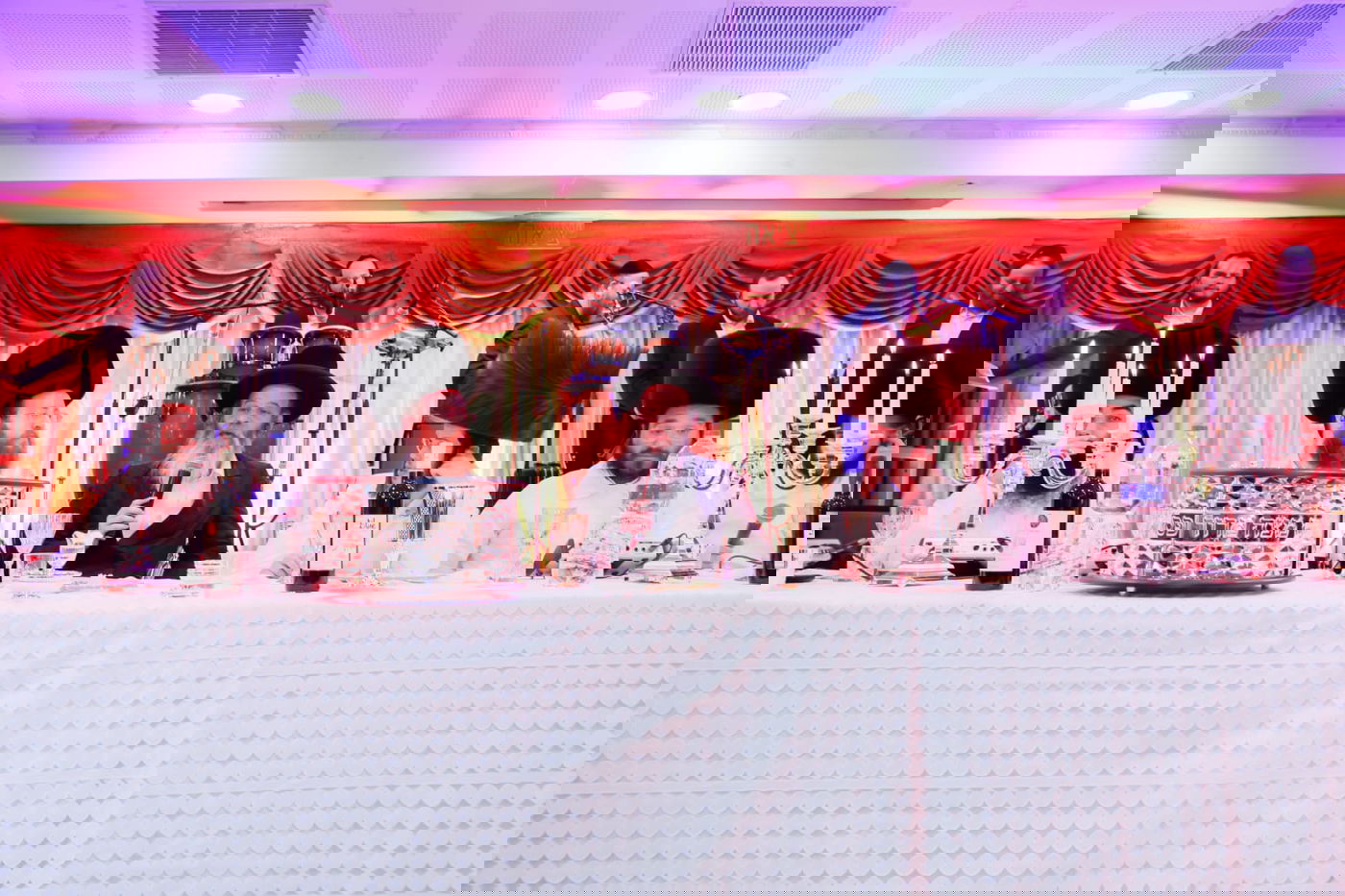  התוועדות ליל הסדר יחודית לבחורים מארגון 'חבורה של שמחה' בחצה"ק גור