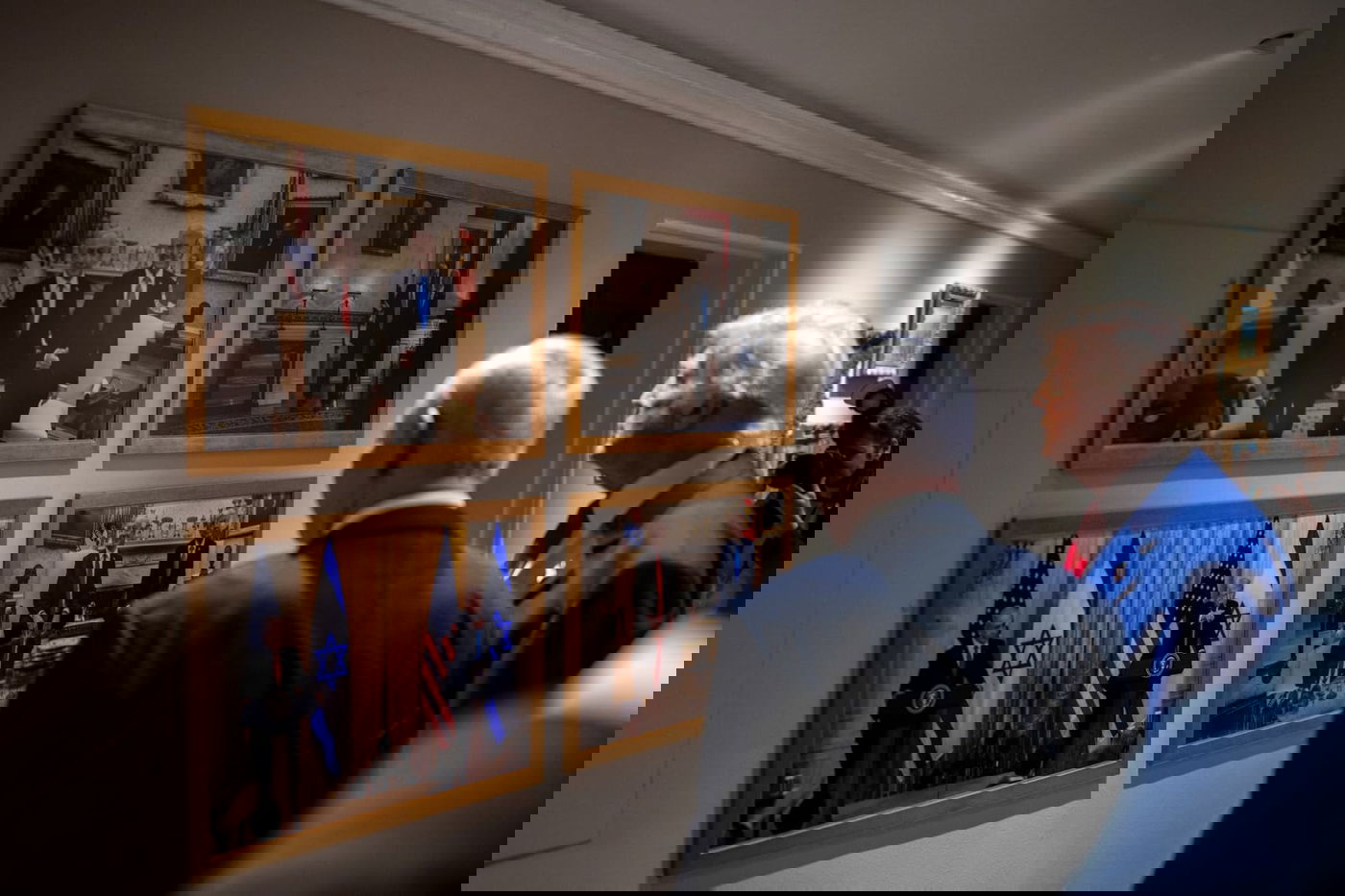 מביטים בעורגה