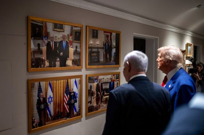 מביטים בעורגה